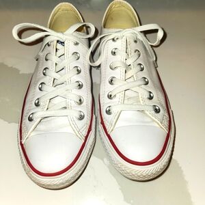 Converse leather wm 7 men 5